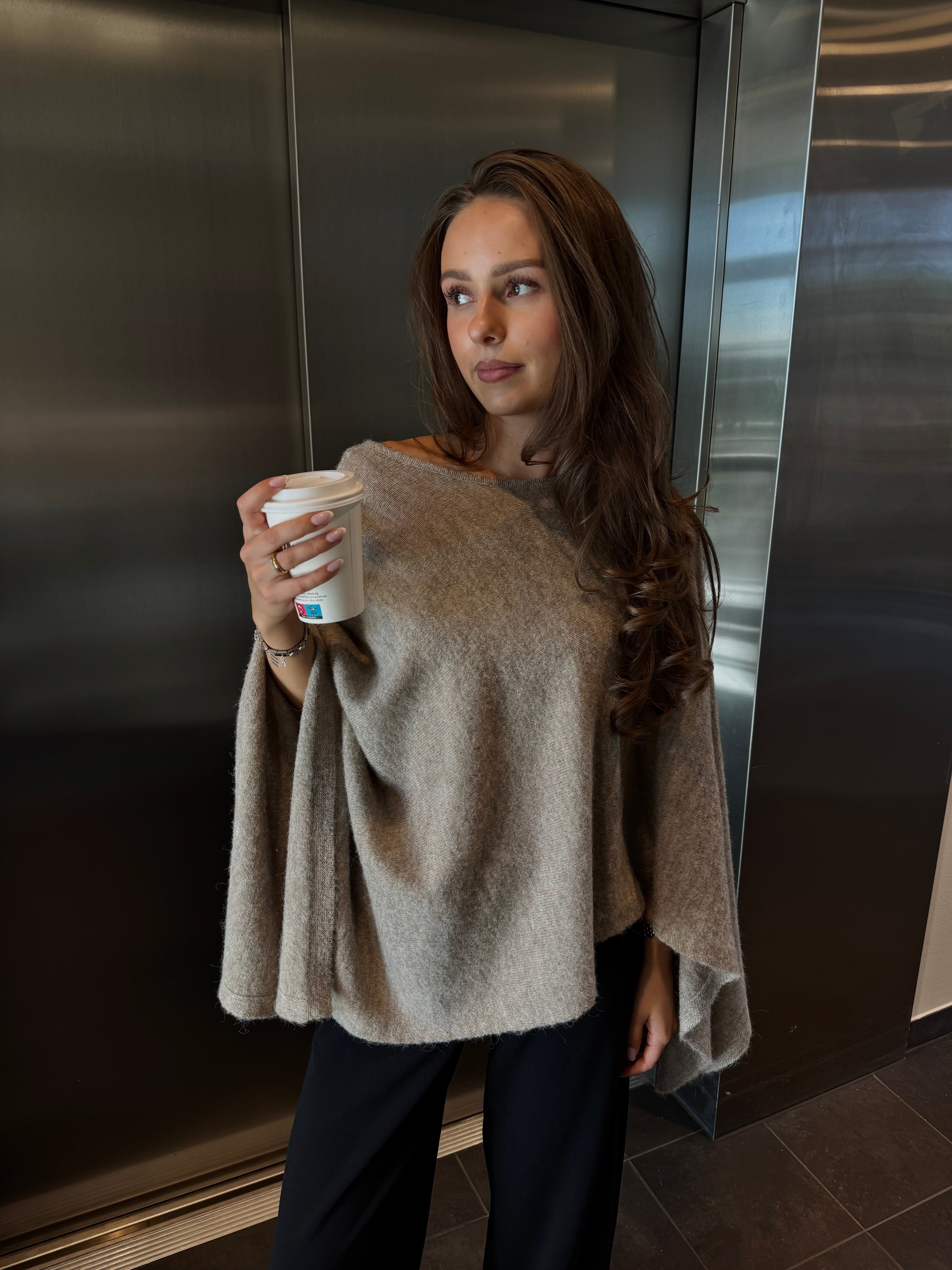 VMISLA Poncho - Silver Mink